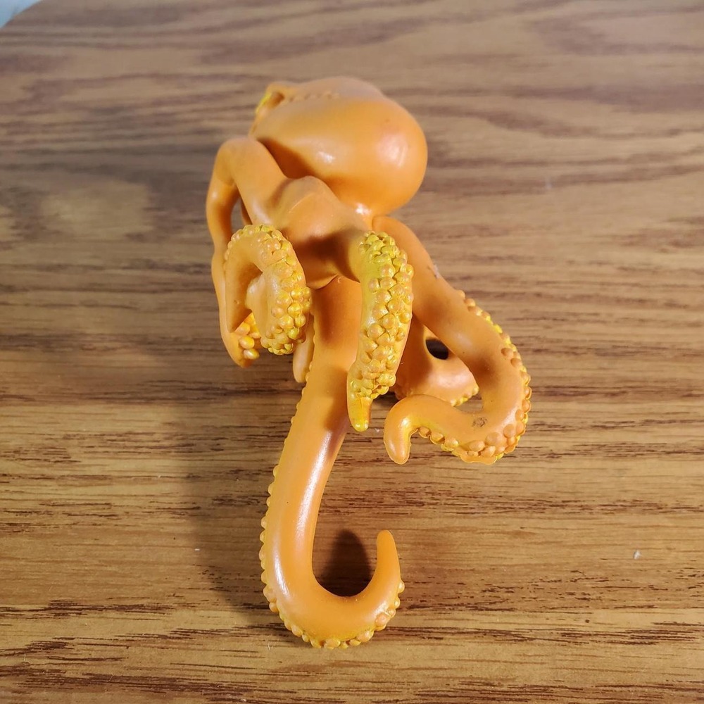2015 Dave And Busters Kraken Sea Monster Isle Punches Orange Squid Figure Toy - Picture 2 of 5